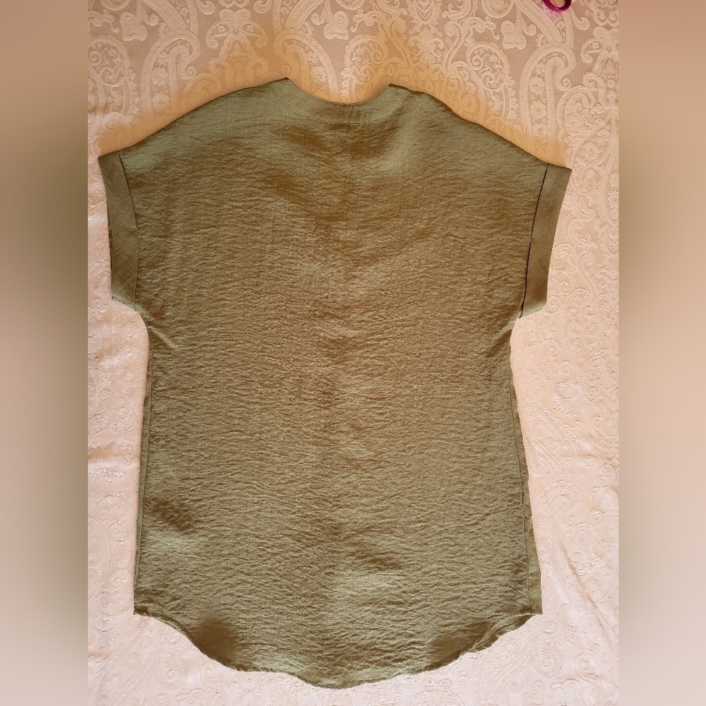 RACHEL Rachel Roy Green Short Sleeve V Neck Blouse W/ Pleat and Rolled Sleeves S - Picture 2 of 7